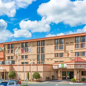 Wyndham Garden Airport Hotel Newark